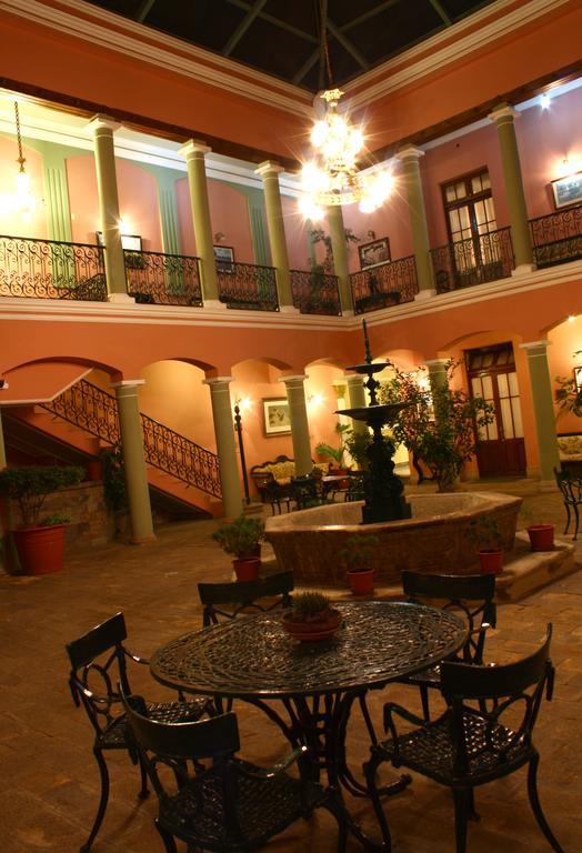 Capital Plaza Hotel Sucre Esterno foto